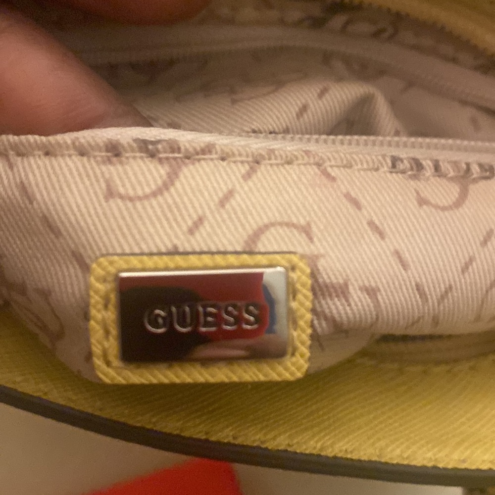 Guess purse - Picture 2 of 3